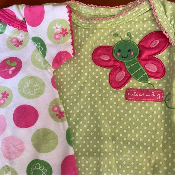 Carter’s Set of 4 Onesie Bundle Size 0-3 Months & Booties - Picture 3 of 8